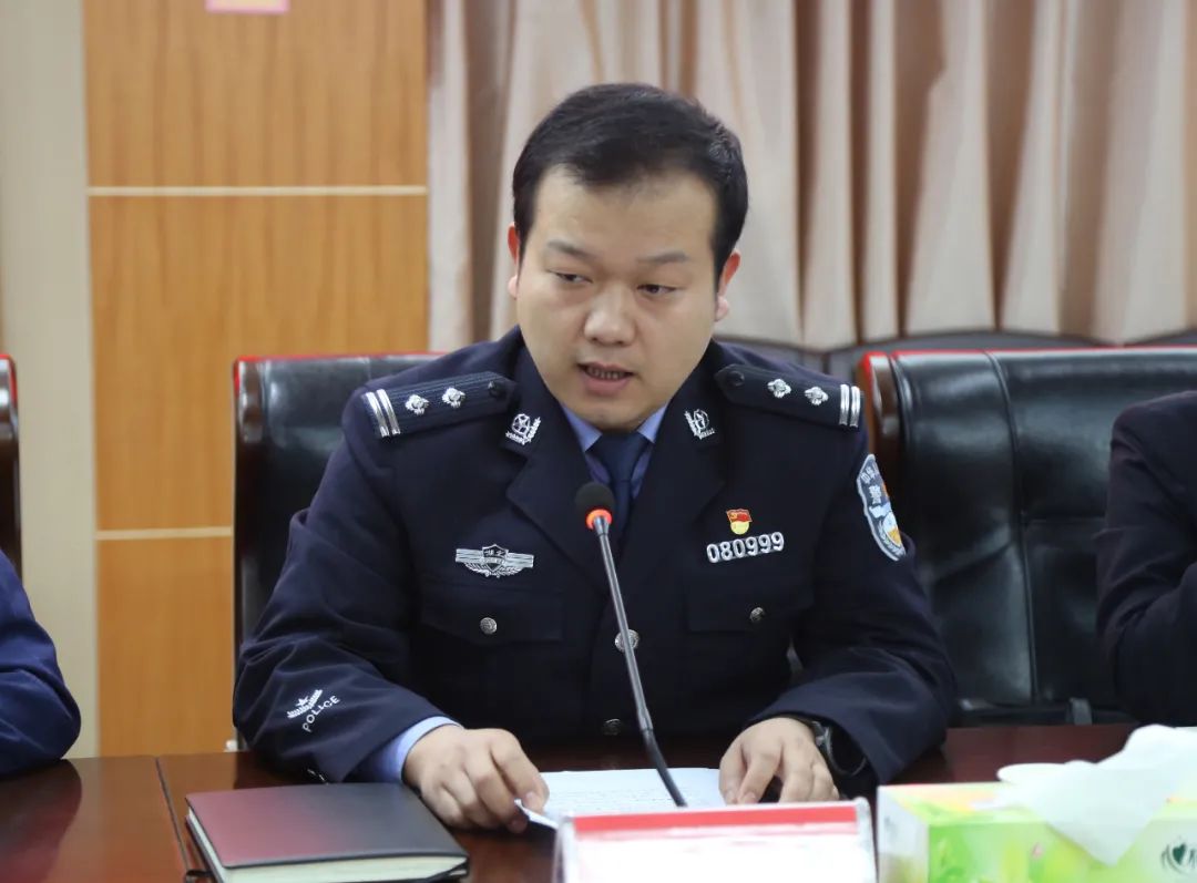 县公安局局长赵冰回答记者提问为确保教育整顿经得起实效检验,孝昌县