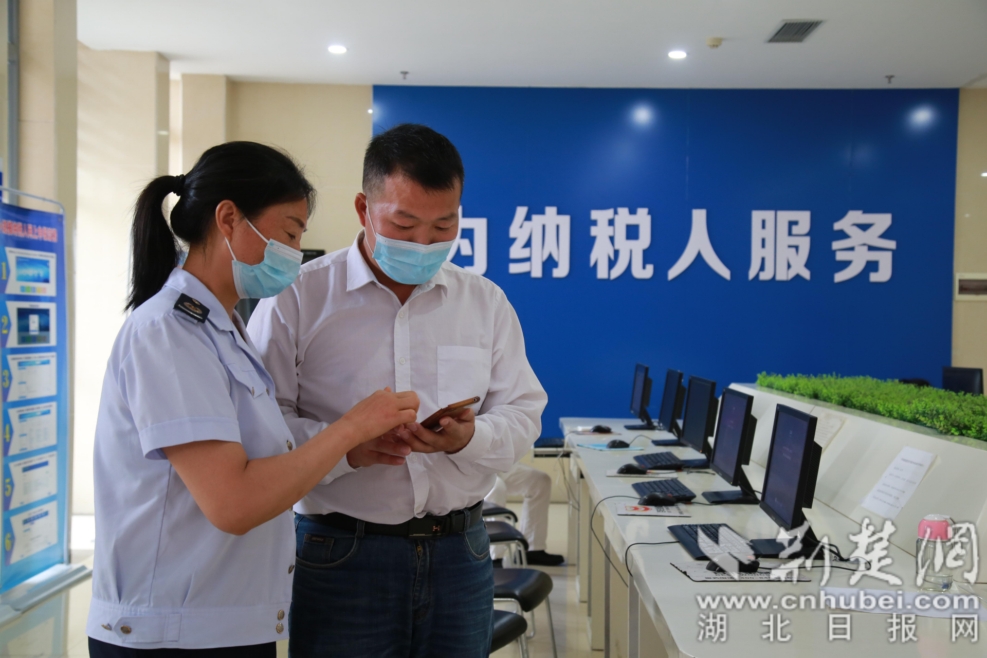 纳税人通过"楚税通"app代开增值税电子普通发票119份,缴纳城乡居民