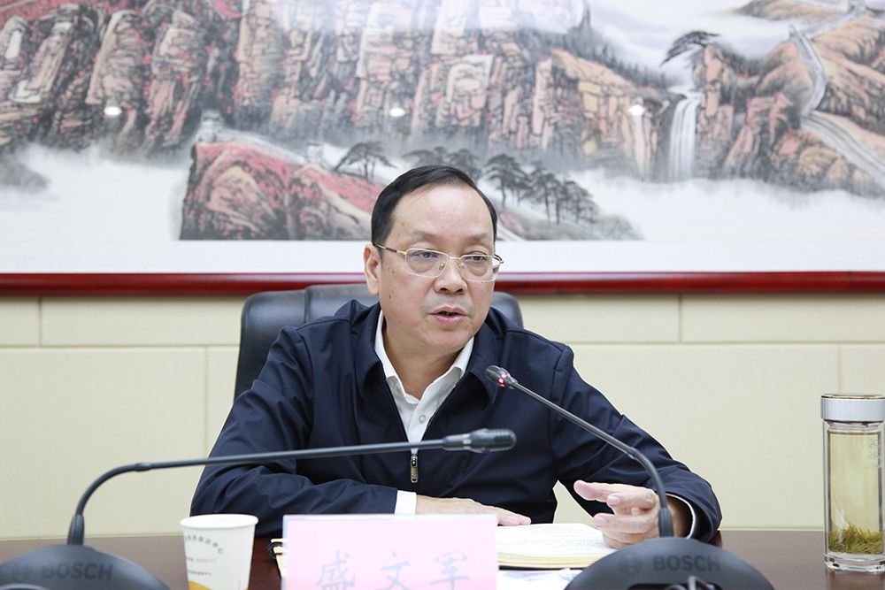 潜江新闻网讯(记者 曹以成)10月18日,潜江市委副书记,市长盛文军调研