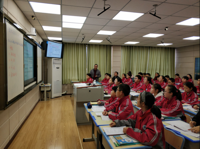 鲁巷中学赴五峰县渔洋关镇中学开展对口帮扶送教