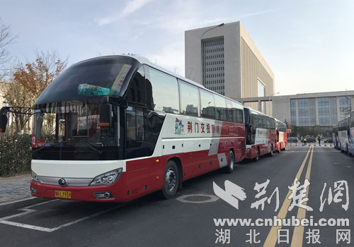 公司严格按照疫情防控要求提前做好准备工作,大巴车驾驶员28天行程码