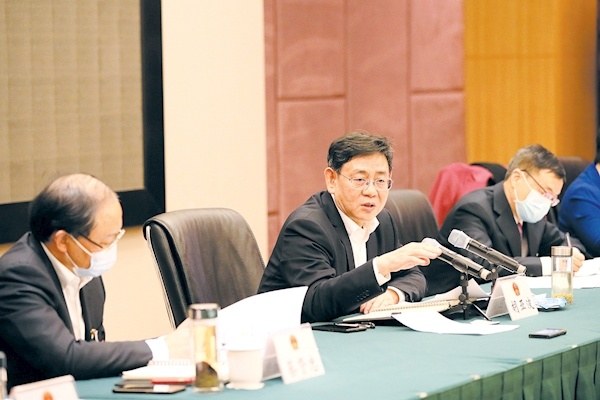 1月6日,市委书记胡亚波先后来到市六届人大一次会议丹江口市,竹溪县