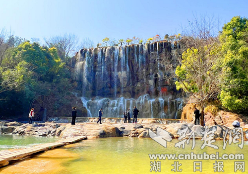 京山市绿林山景区迎来首批游客