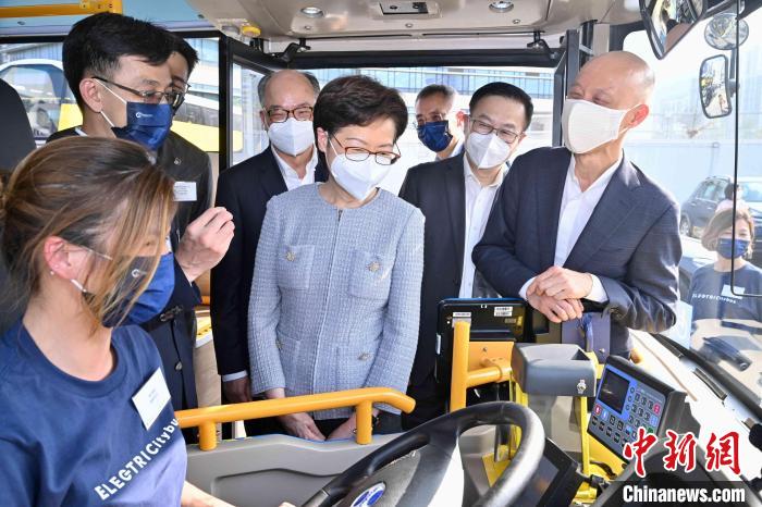 香港首辆电动双层巴士启动林郑月娥公共交通史重要里程碑