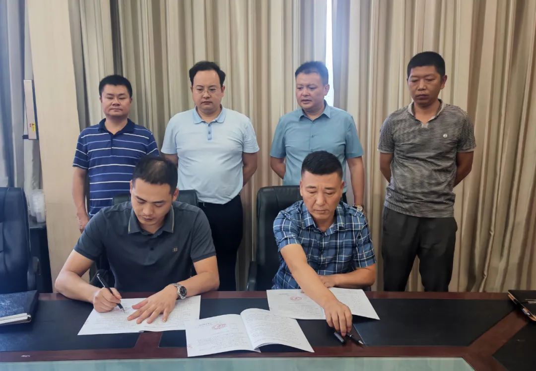 刘家场镇举行签约仪式松滋市刘家场镇新签约3个项目,投资额破亿元