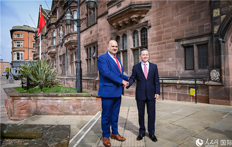 中国驻英国大使郑泽光会见考文垂市议会副领袖阿卜杜尔·汗和市长贾