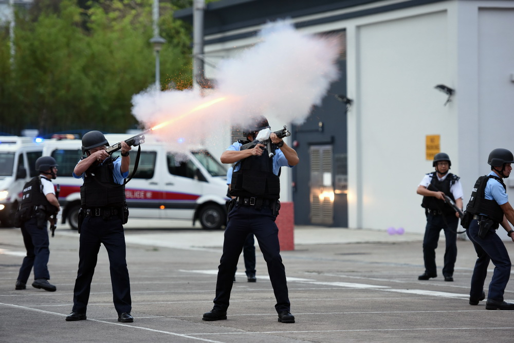香港警方举行代号"坚盾"的大规模反恐演习