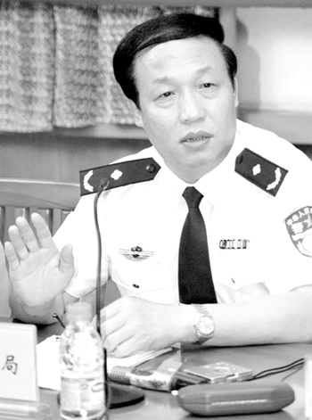 户籍政策牵动千家万户 武汉市有关领导到社区释疑