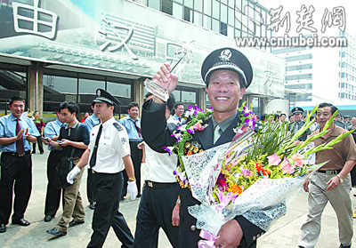 全国最受喜爱十大警察童光明载誉凯旋(图)