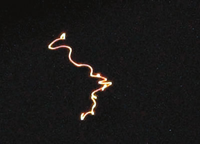 南昌夜空惊现不明飞行物图