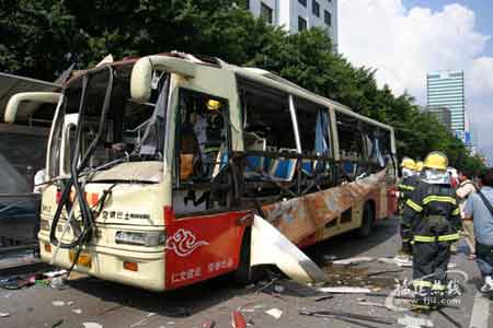福州东街口公交站发生公交车爆炸事件组图