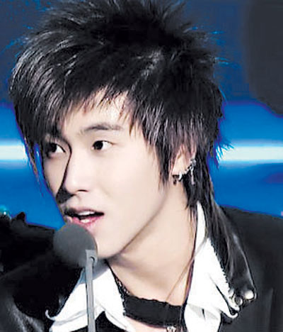 东方神起队长允浩住院 假粉丝送上"毒饮料"(图)