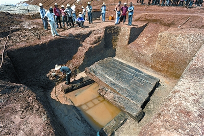 [武汉晚报]武汉最高规格战国楚墓今日开棺(图)