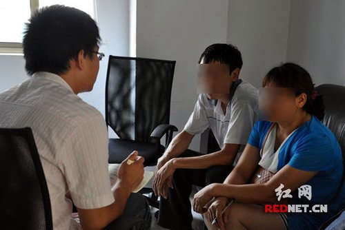 新婚佳耦相约同期变性转移变装 丈夫被妻护理
