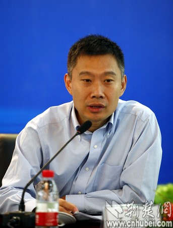 武汉人福医药集团股份有限公司董事长王学海  荆楚网记者 张扬摄