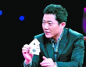 "赌王"马洪刚揭秘赌博 中国"赌王"马洪刚表演千术