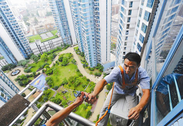 企业家谈创新故事:要有不创新就死的危机感 湖北新火炬:点亮汽车零