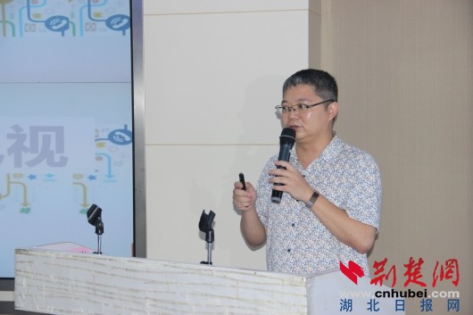 湖北57名厅级干部到荆楚网交流网络治理
