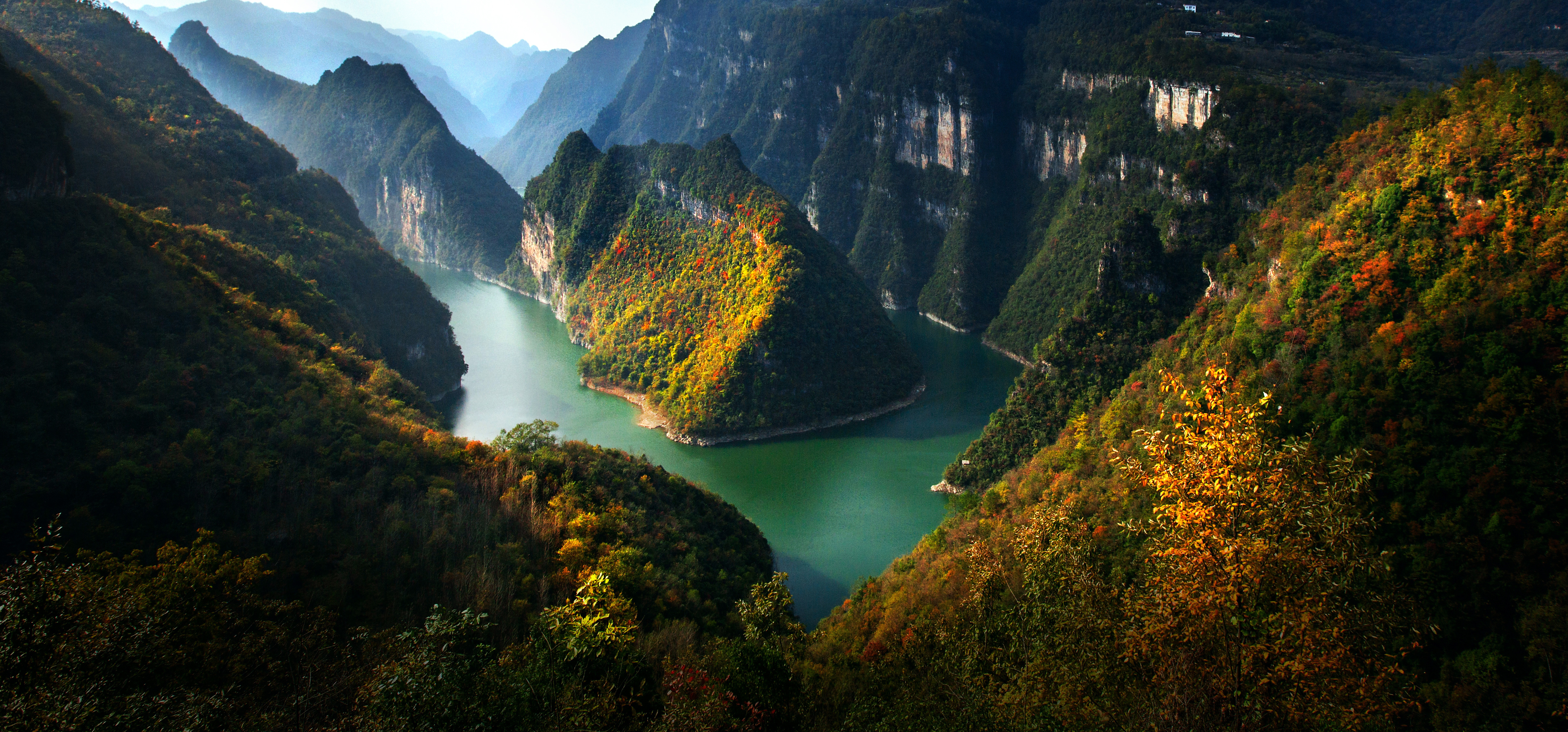 在湖北省远安县的西北部,有一片人文灿烂,物阜民丰的灵秀山水.