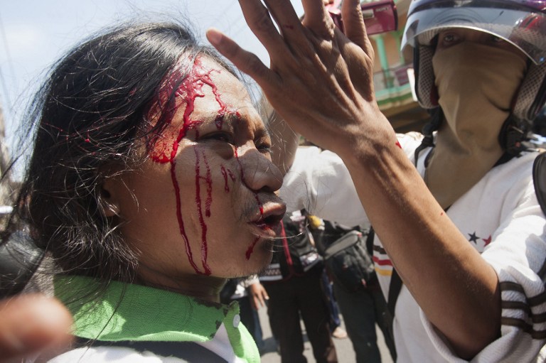 印尼警方关闭著名红灯区 同抗议者发生激烈冲突