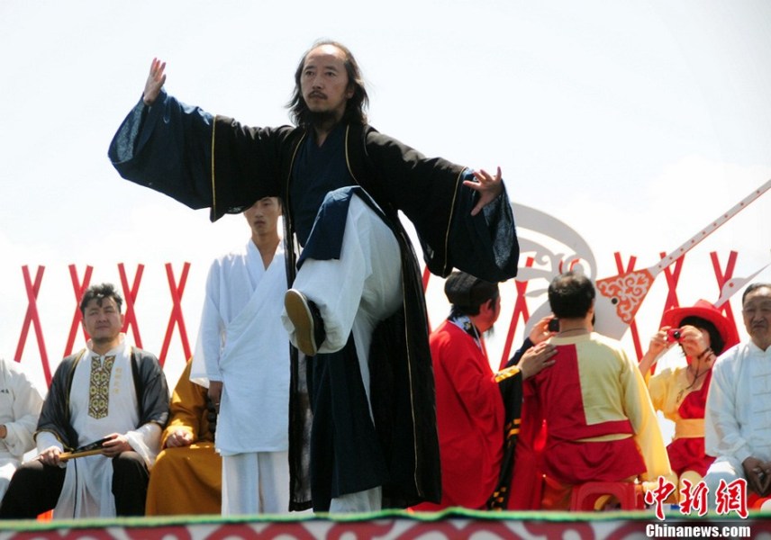 武林大会秀各派功夫现场穿越了 掌门人简历曝光(组图)-荆楚网 www.cnh