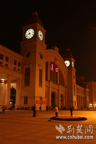 汉口火车站夜晚照片图片