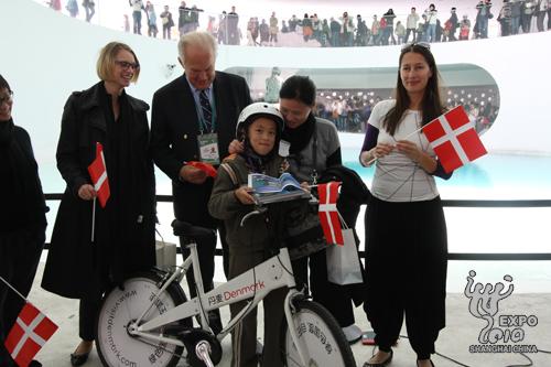 丹麦馆参观人数超过丹麦总人口 小美人鱼下周