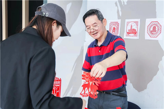 提振民俗文化自信助力非遗技艺传承龙湖武汉江宸天街国庆举办非遗文化